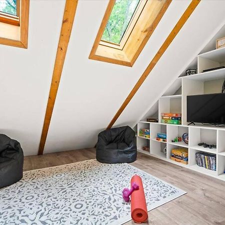 The Gingerbread House: 4 Bedroom Chalet, W/ Sunroom/Deck, Sleeps 12, Modern Amenities McGaheysville Екстериор снимка