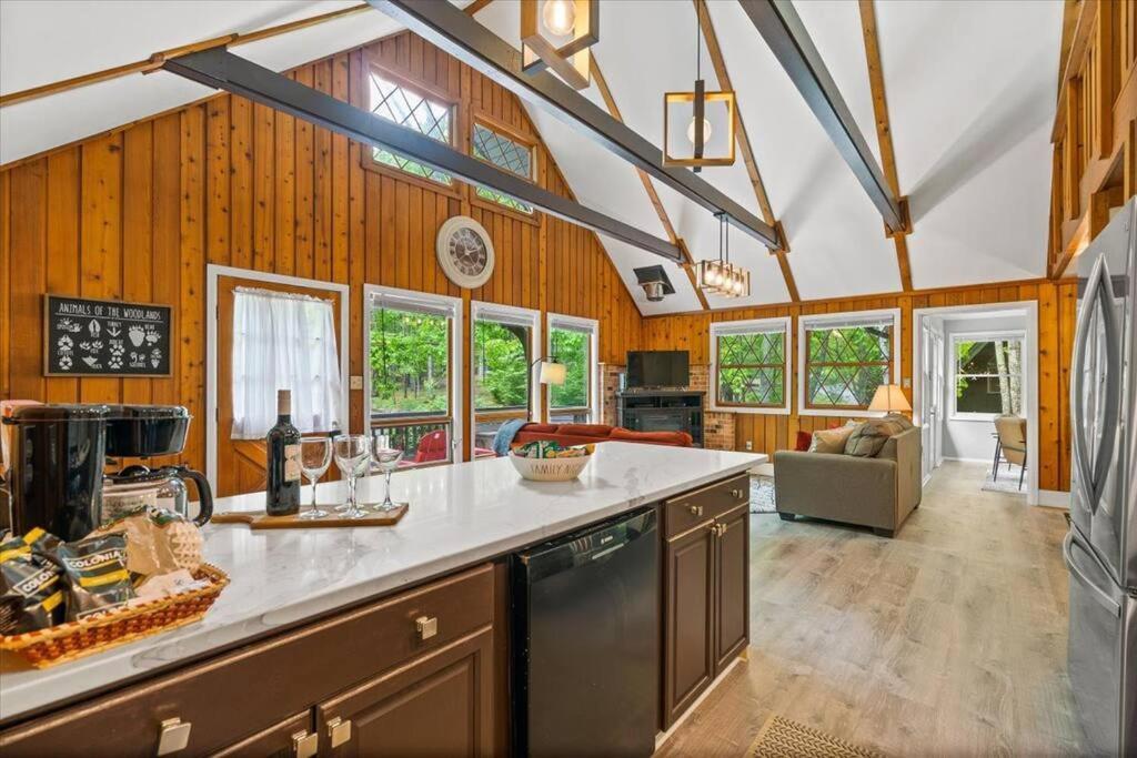 The Gingerbread House: 4 Bedroom Chalet, W/ Sunroom/Deck, Sleeps 12, Modern Amenities McGaheysville Екстериор снимка