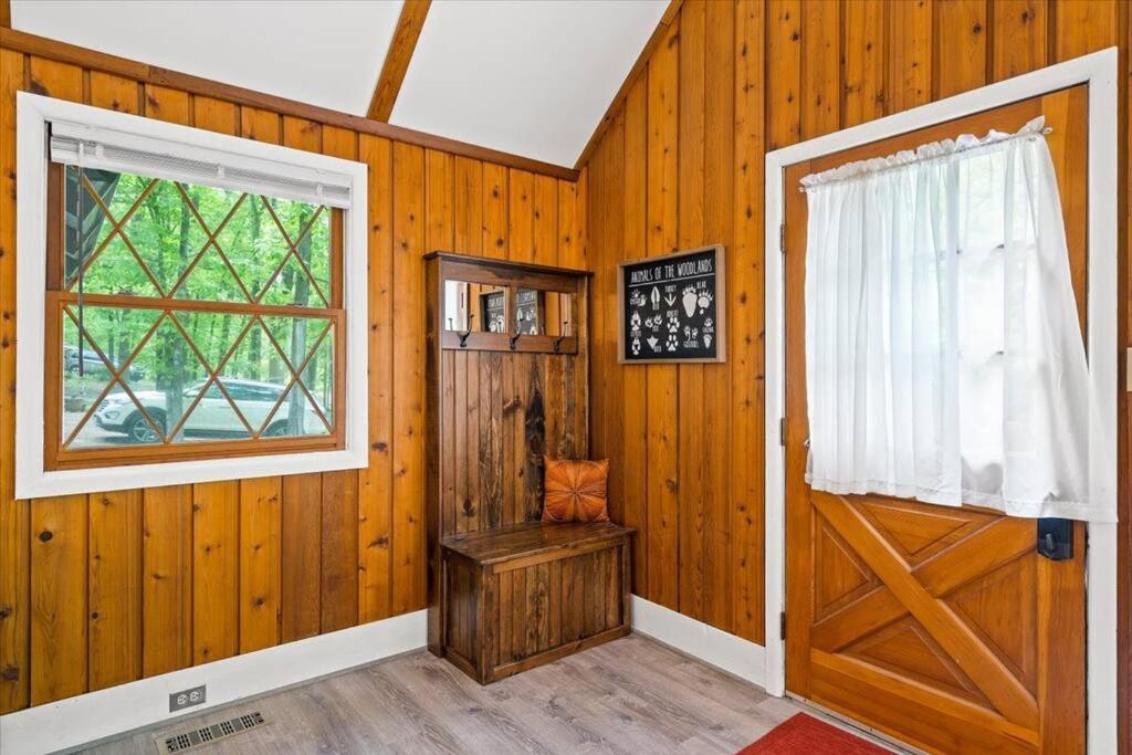 The Gingerbread House: 4 Bedroom Chalet, W/ Sunroom/Deck, Sleeps 12, Modern Amenities McGaheysville Екстериор снимка