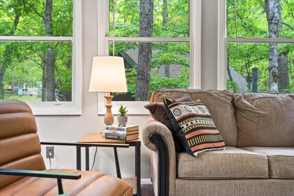 The Gingerbread House: 4 Bedroom Chalet, W/ Sunroom/Deck, Sleeps 12, Modern Amenities McGaheysville Екстериор снимка
