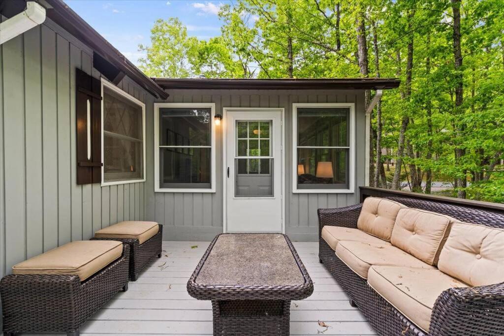 The Gingerbread House: 4 Bedroom Chalet, W/ Sunroom/Deck, Sleeps 12, Modern Amenities McGaheysville Екстериор снимка