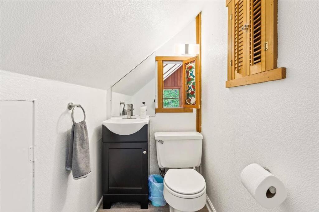 The Gingerbread House: 4 Bedroom Chalet, W/ Sunroom/Deck, Sleeps 12, Modern Amenities McGaheysville Екстериор снимка