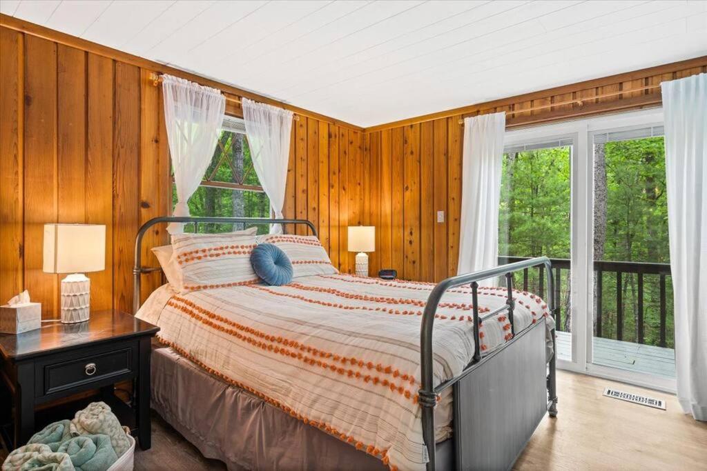 The Gingerbread House: 4 Bedroom Chalet, W/ Sunroom/Deck, Sleeps 12, Modern Amenities McGaheysville Екстериор снимка