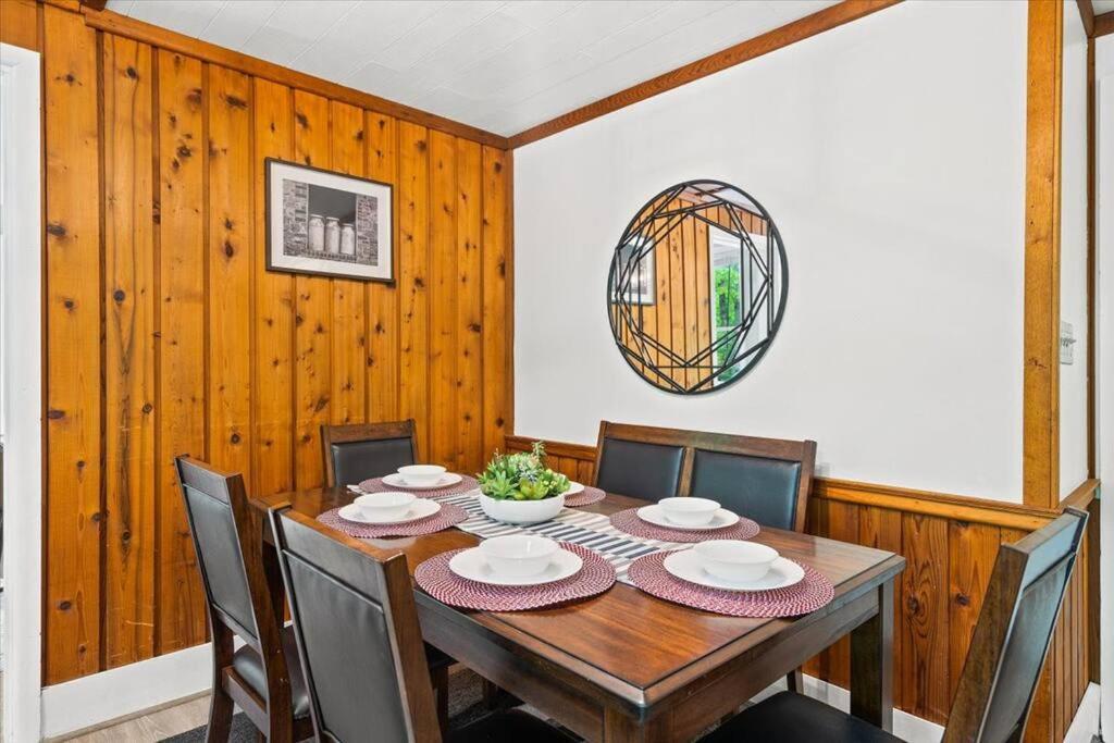 The Gingerbread House: 4 Bedroom Chalet, W/ Sunroom/Deck, Sleeps 12, Modern Amenities McGaheysville Екстериор снимка