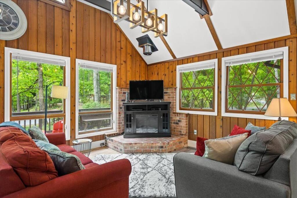 The Gingerbread House: 4 Bedroom Chalet, W/ Sunroom/Deck, Sleeps 12, Modern Amenities McGaheysville Екстериор снимка