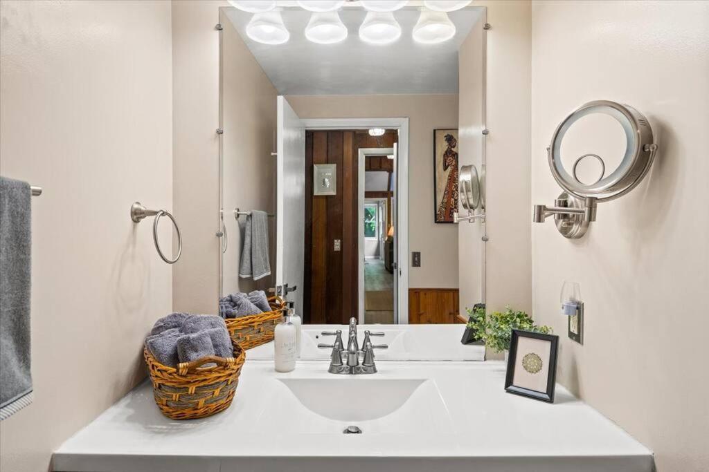 The Gingerbread House: 4 Bedroom Chalet, W/ Sunroom/Deck, Sleeps 12, Modern Amenities McGaheysville Екстериор снимка