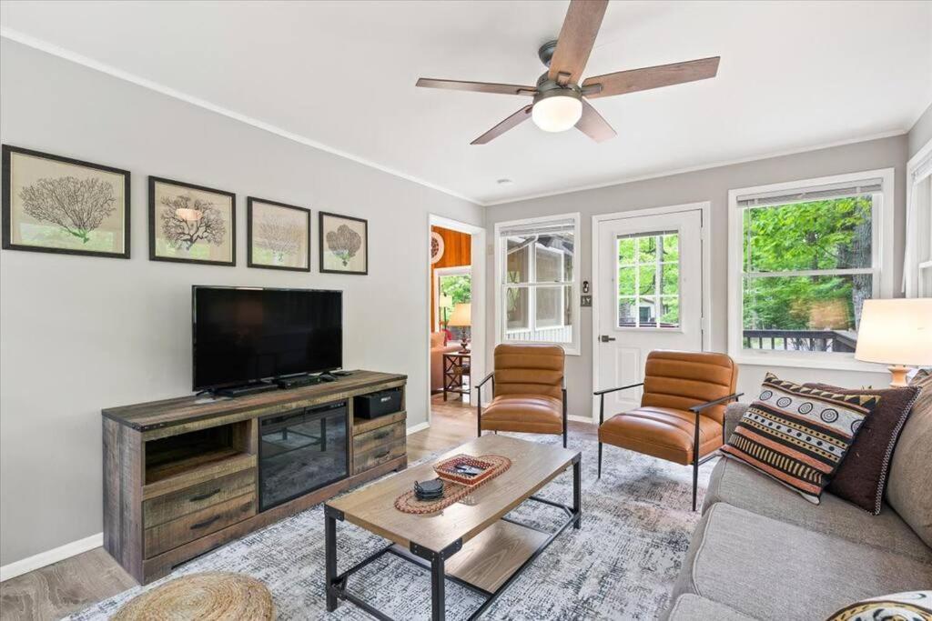 The Gingerbread House: 4 Bedroom Chalet, W/ Sunroom/Deck, Sleeps 12, Modern Amenities McGaheysville Екстериор снимка