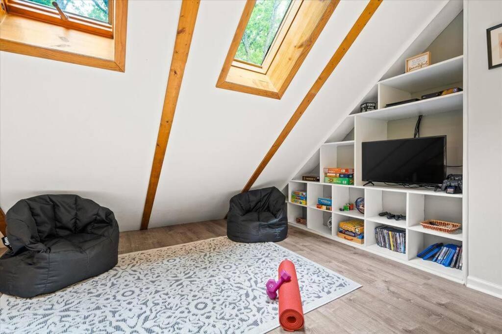 The Gingerbread House: 4 Bedroom Chalet, W/ Sunroom/Deck, Sleeps 12, Modern Amenities McGaheysville Екстериор снимка