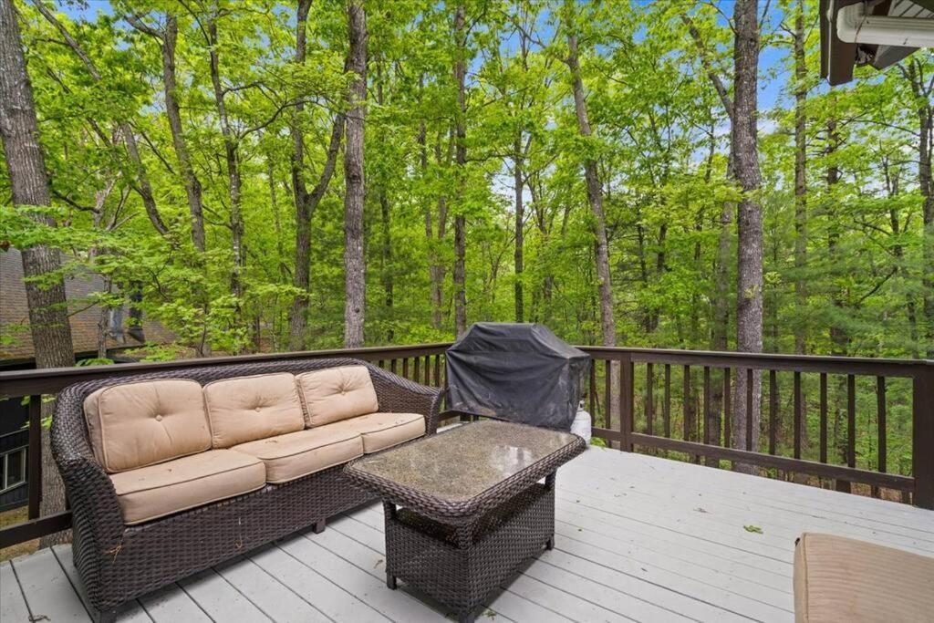The Gingerbread House: 4 Bedroom Chalet, W/ Sunroom/Deck, Sleeps 12, Modern Amenities McGaheysville Екстериор снимка